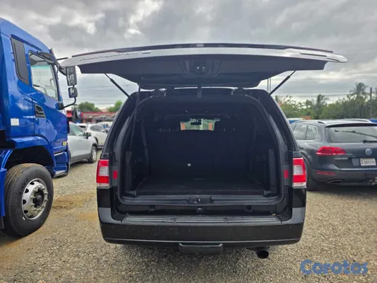 2015 Lincoln Navigator — foto 3 / 9