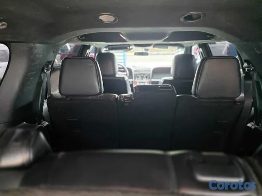 2015 Lincoln Navigator — foto 4 / 9