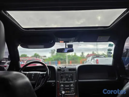 2015 Lincoln Navigator — foto 6 / 9