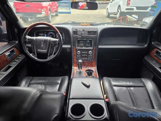 2015 Lincoln Navigator — foto 7 / 9
