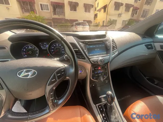 2014 Hyundai Elantra — foto 8 / 10