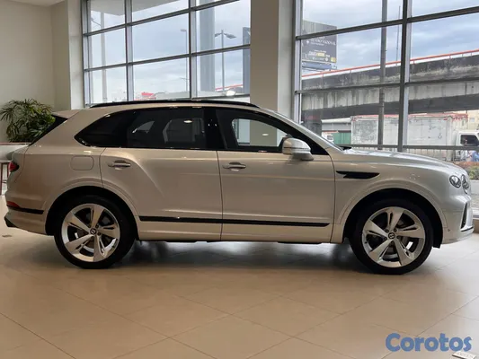 2024 Bentley Bentayga — foto 3 / 10