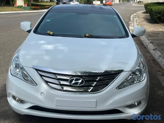 2010 Hyundai Sonata — foto 1 / 4