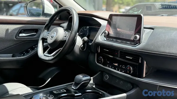2021 Nissan Rogue — foto 10 / 11