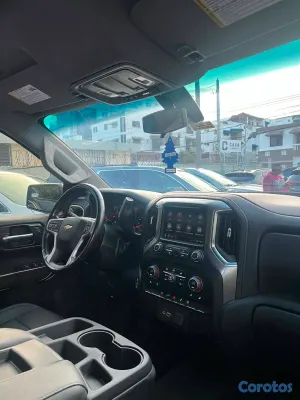 2022 Chevrolet Silverado — foto 2 / 8