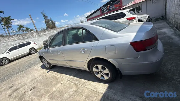 2010 Hyundai Sonata — foto 4 / 8