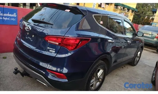 2017 Hyundai Santa Fe — foto 2 / 4