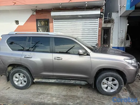 2022 Toyota Land Cruiser Prado — foto 2 / 12