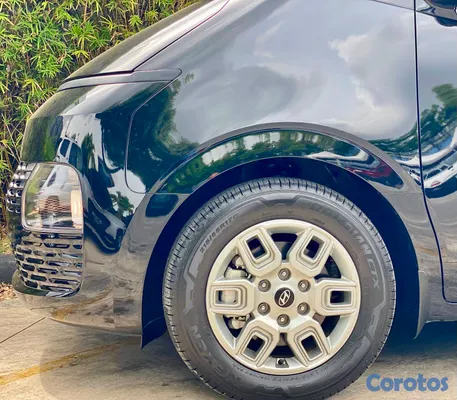 2025 Hyundai Staria — foto 3 / 10