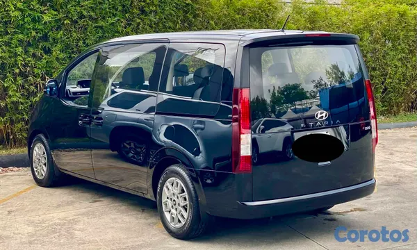 2025 Hyundai Staria — foto 8 / 10