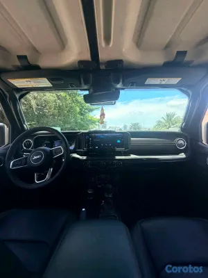 2025 Jeep Rubicon — foto 4 / 10