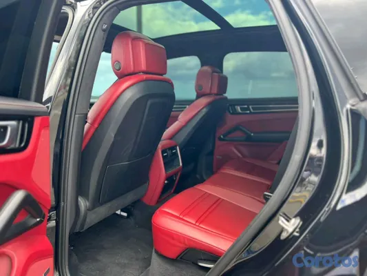 2021 Porsche Cayenne — foto 8 / 10