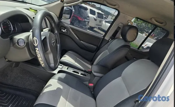2015 Nissan Navara — foto 2 / 10