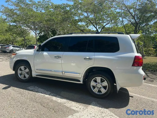 2015 Toyota Land Cruiser — foto 4 / 9