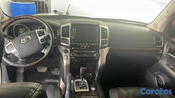 2015 Toyota Land Cruiser — foto 6 / 9