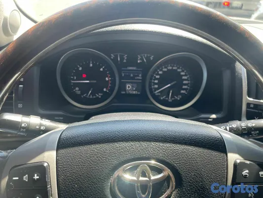 2015 Toyota Land Cruiser — foto 7 / 9