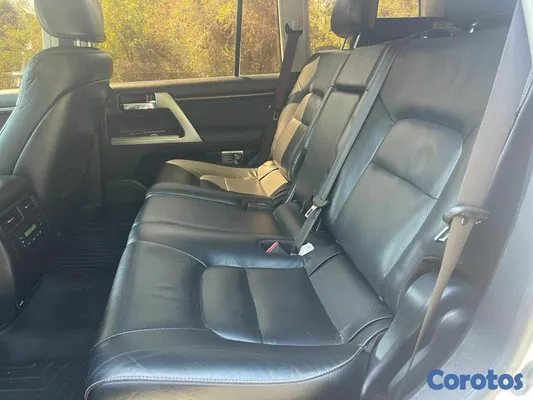 2015 Toyota Land Cruiser — foto 8 / 9