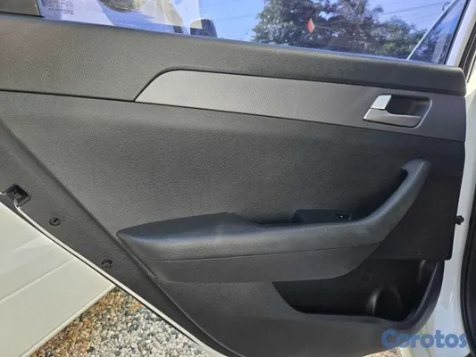 2018 Hyundai Sonata — foto 13 / 16