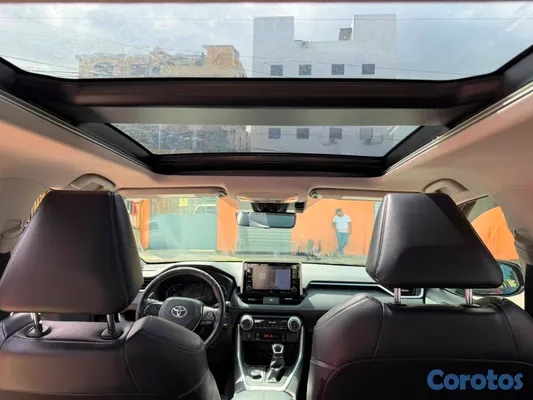 2020 Toyota Rav-4 — foto 9 / 11