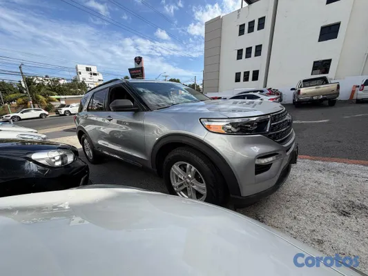 2020 Ford Explorer — foto 2 / 4