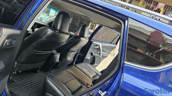 2015 Toyota Rav-4 — foto 9 / 12