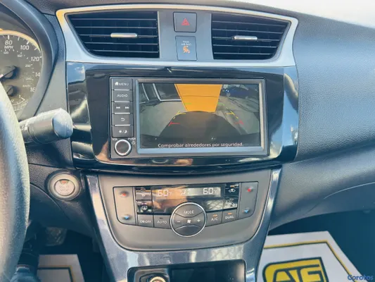 2019 Nissan Sentra — foto 10 / 10