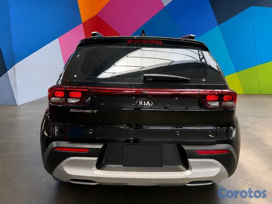 2022 Kia Sonet — foto 11 / 14