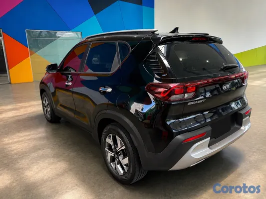 2022 Kia Sonet — foto 13 / 14
