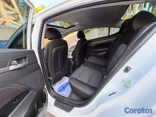 2018 Hyundai Elantra — foto 3 / 7