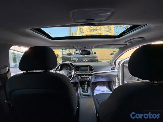 2018 Hyundai Elantra — foto 4 / 7