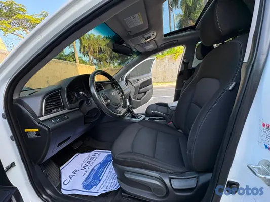 2018 Hyundai Elantra — foto 5 / 7