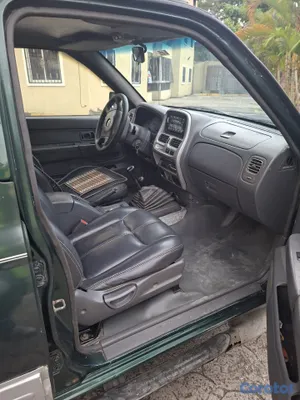 2004 Nissan Frontier — foto 9 / 12