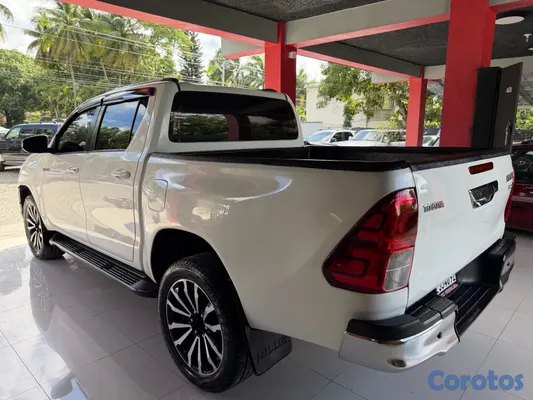 2020 Toyota Hilux — foto 3 / 11