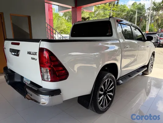 2020 Toyota Hilux — foto 4 / 11