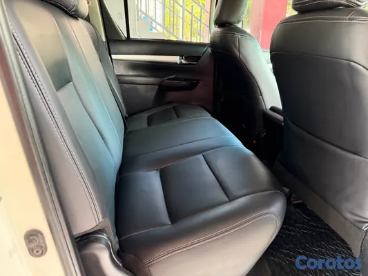 2020 Toyota Hilux — foto 6 / 11