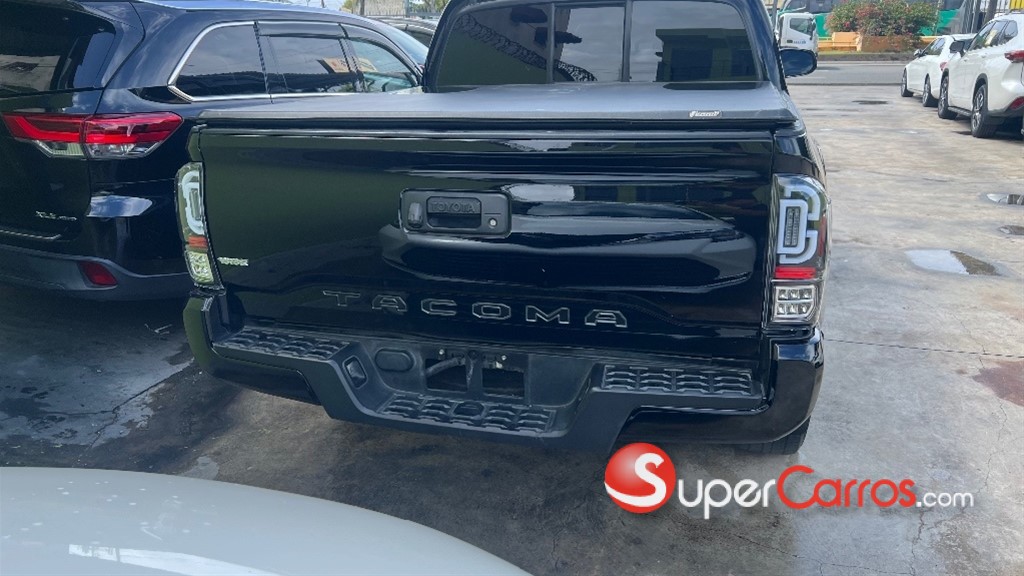 2020 Toyota Tacoma SR5 — foto 2 / 10