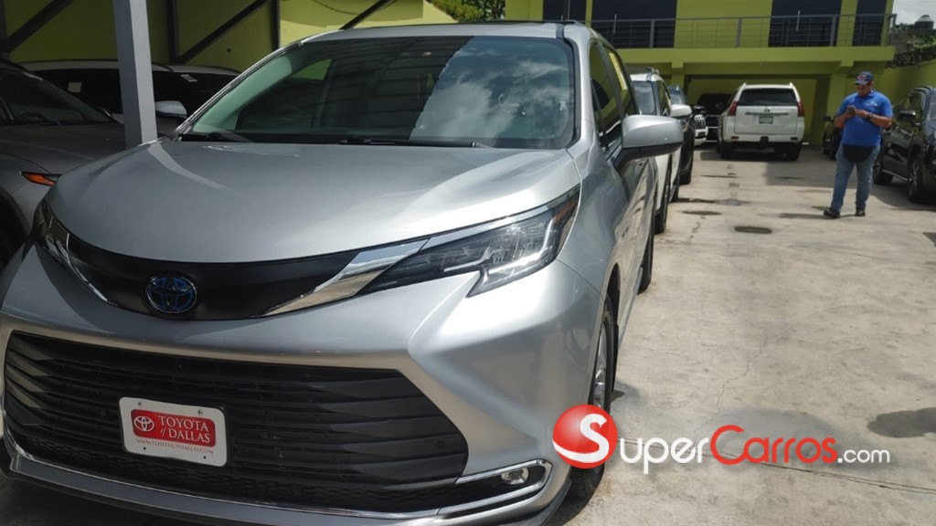 2023 Toyota Sienna XLE