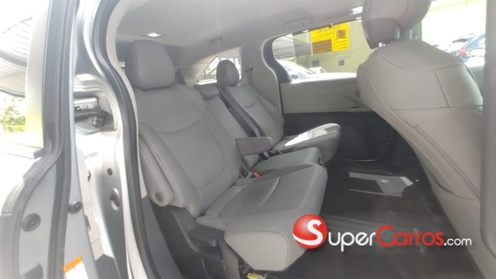 2023 Toyota Sienna XLE — foto 5 / 9
