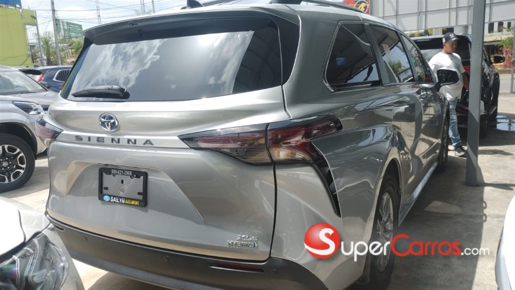 2023 Toyota Sienna XLE — foto 6 / 9