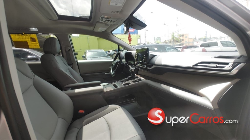 2023 Toyota Sienna XLE — foto 7 / 9