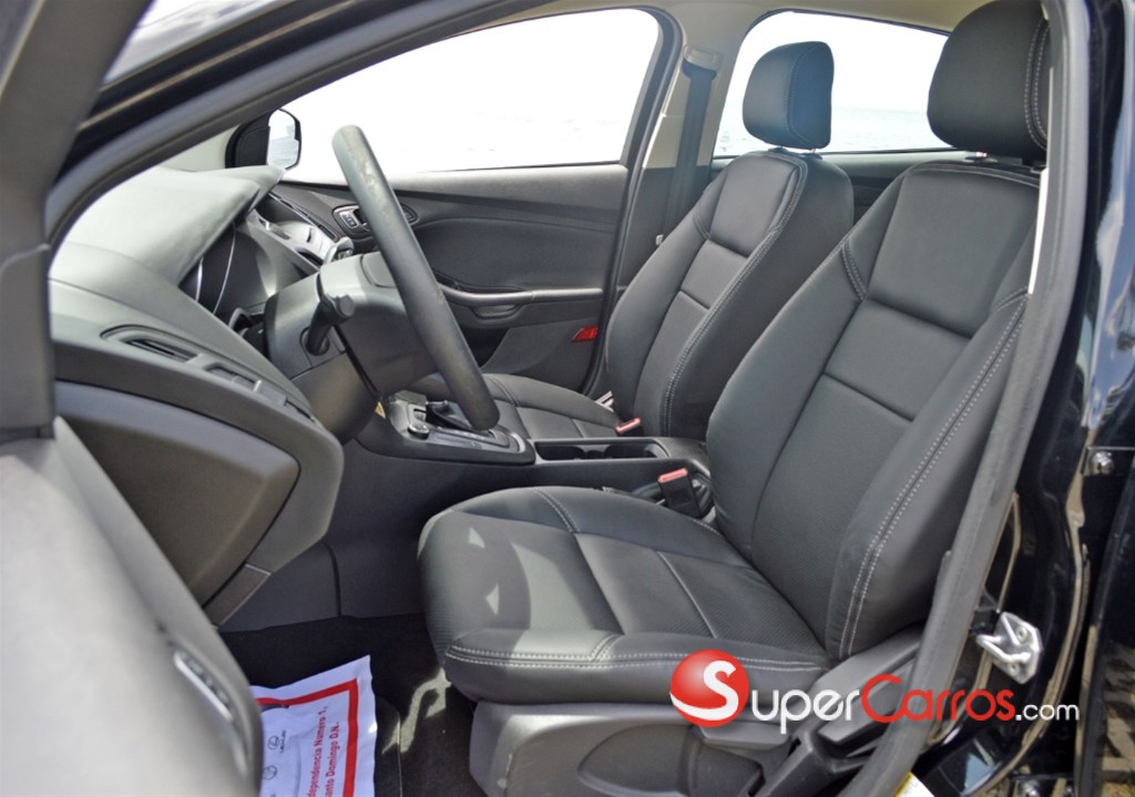 2017 Ford Focus SE — foto 5 / 12