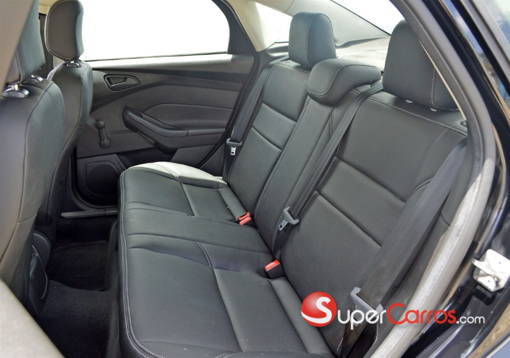 2017 Ford Focus SE — foto 6 / 12
