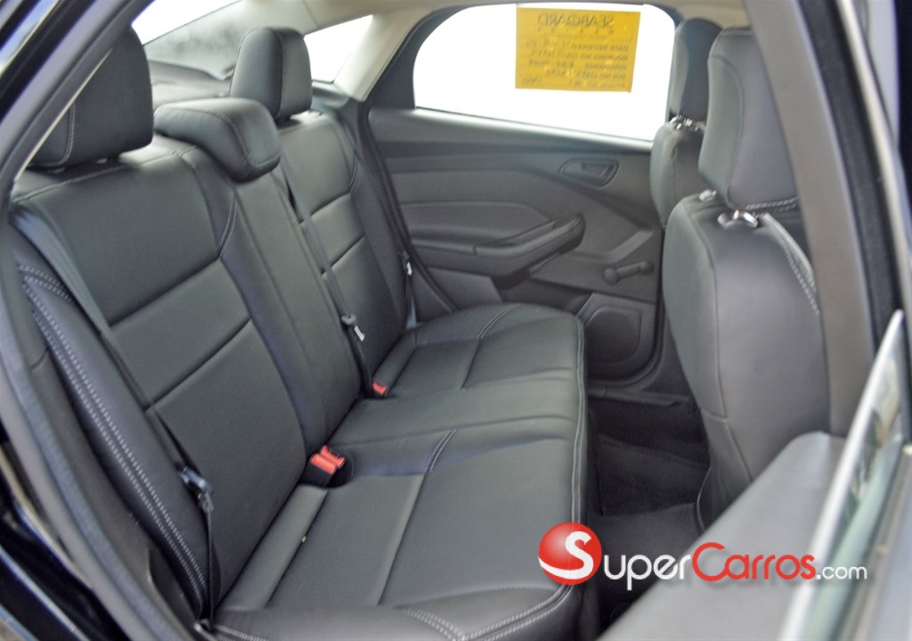 2017 Ford Focus SE — foto 8 / 12