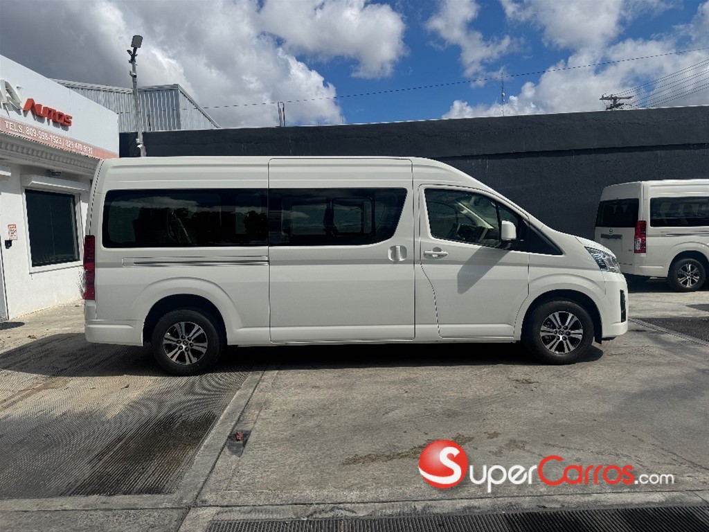 2027 Toyota Hiace VIP GL — foto 3 / 11