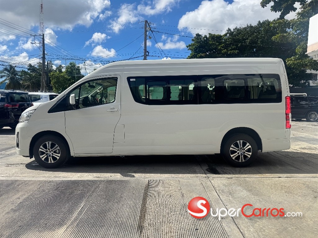 2027 Toyota Hiace VIP GL — foto 4 / 11