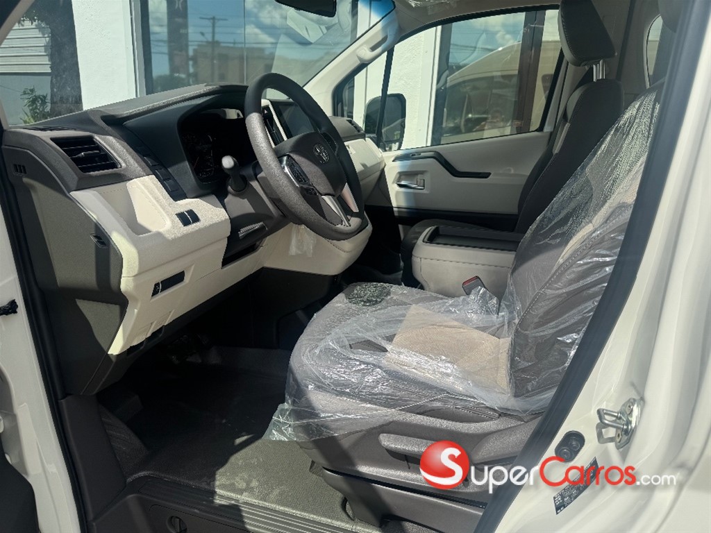 2027 Toyota Hiace VIP GL — foto 6 / 11