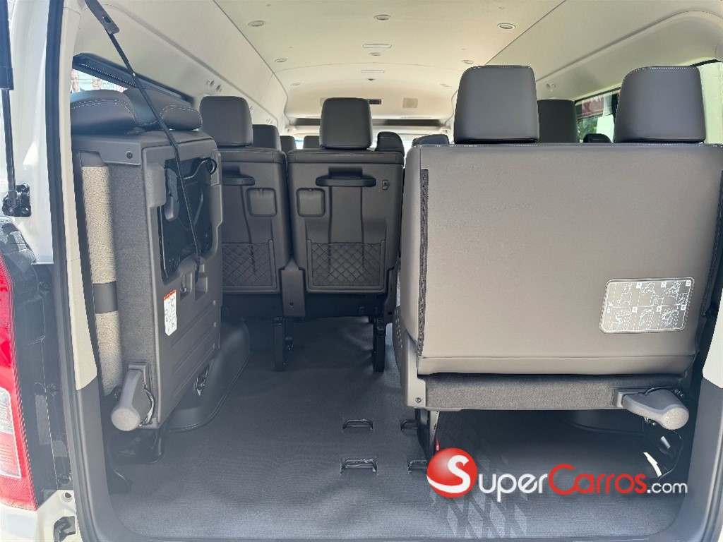 2027 Toyota Hiace VIP GL — foto 11 / 11