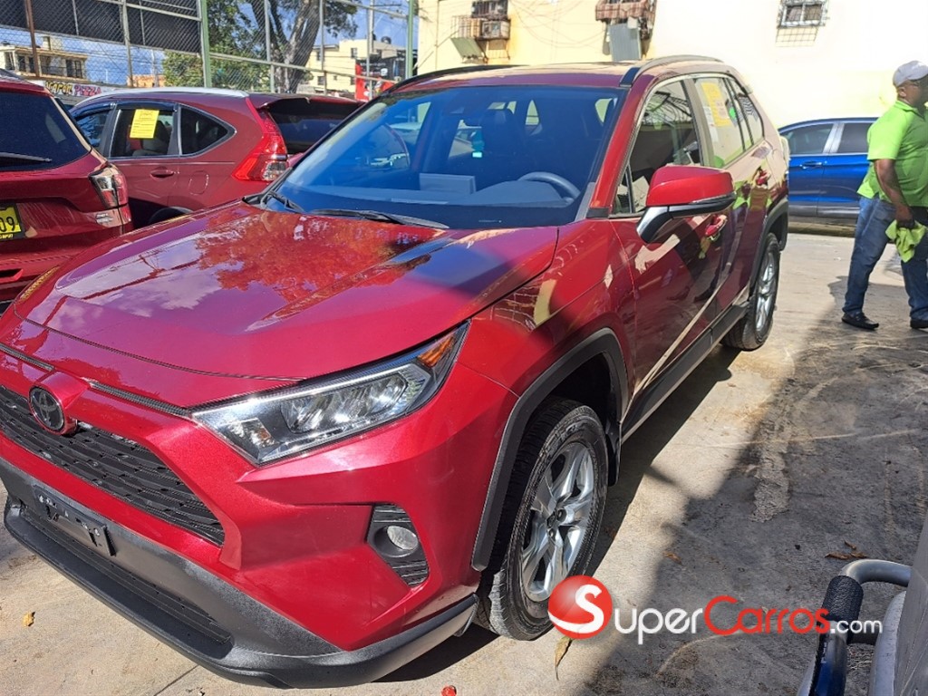 2020 Toyota RAV4 XLE — foto 5 / 12