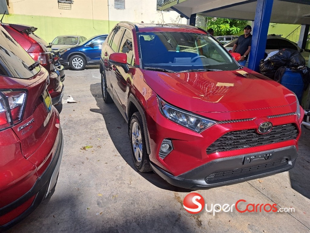 2020 Toyota RAV4 XLE — foto 6 / 12