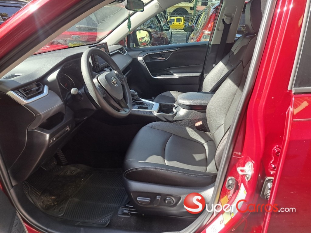 2020 Toyota RAV4 XLE — foto 9 / 12